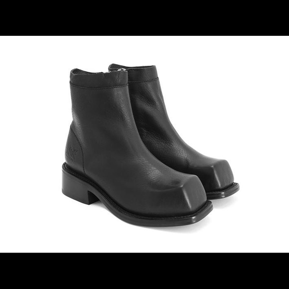 John Fluevog Fonda Boots. - Picture 2 of 4